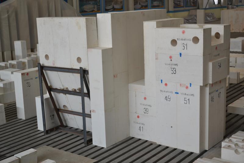 電熔鋯剛玉磚的型號的區(qū)分 電熔鋯剛玉磚的型號的區(qū)分